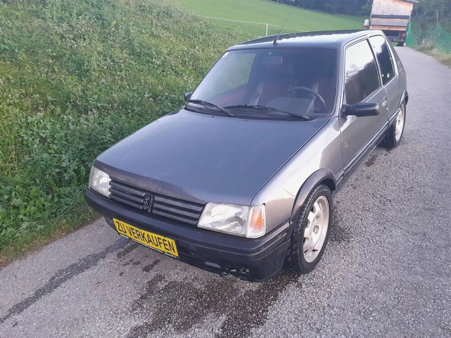 Peugeot 205 GTI Gris - 1