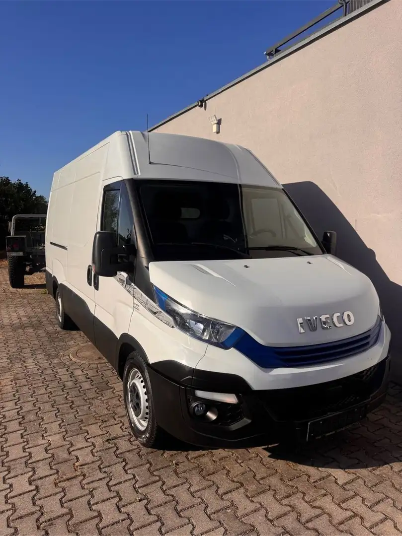 Iveco Daily 35 S 16 V (Euro 6) SCR Blue Power 35 S 16 Wit - 1