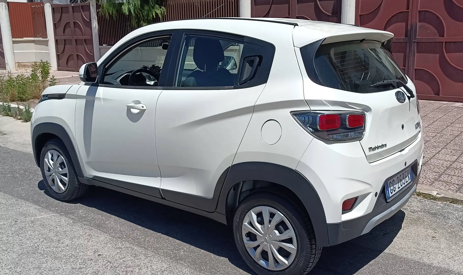 Mahindra KUV100 KUV100 nxt 1.2 K6+ Weiß - 2