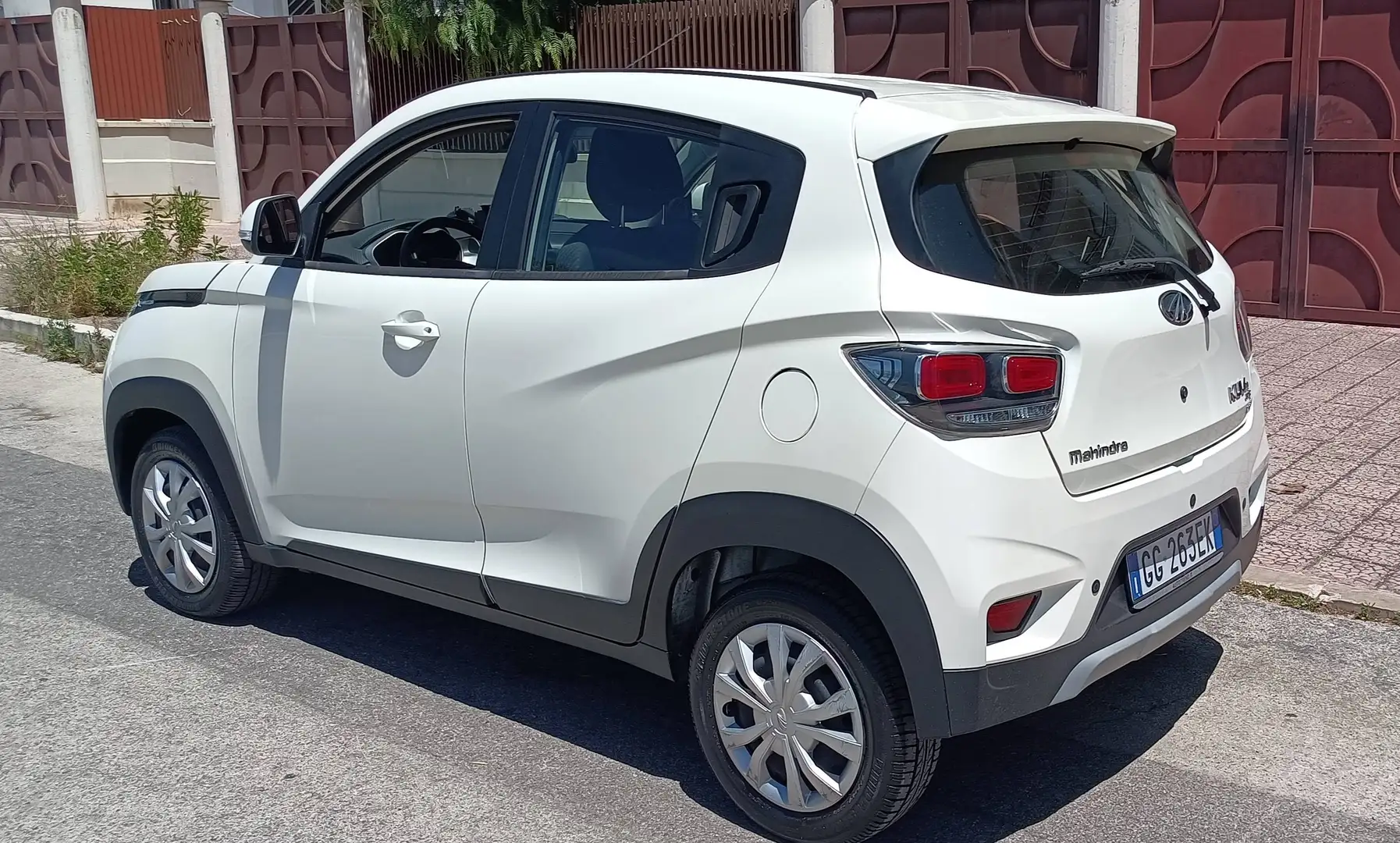 Mahindra KUV100 KUV100 nxt 1.2 K6+ Weiß - 1