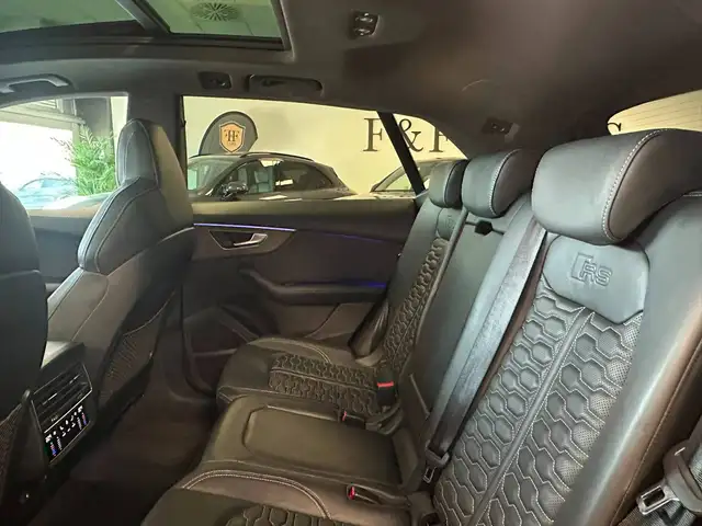 Audi RS Q8 view 15