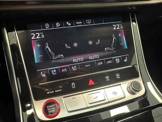 Audi RS Q8 view 10