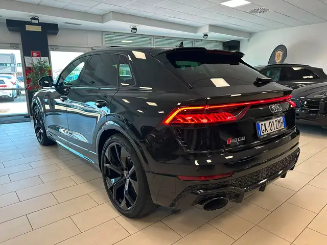 Audi RS Q8 view 6