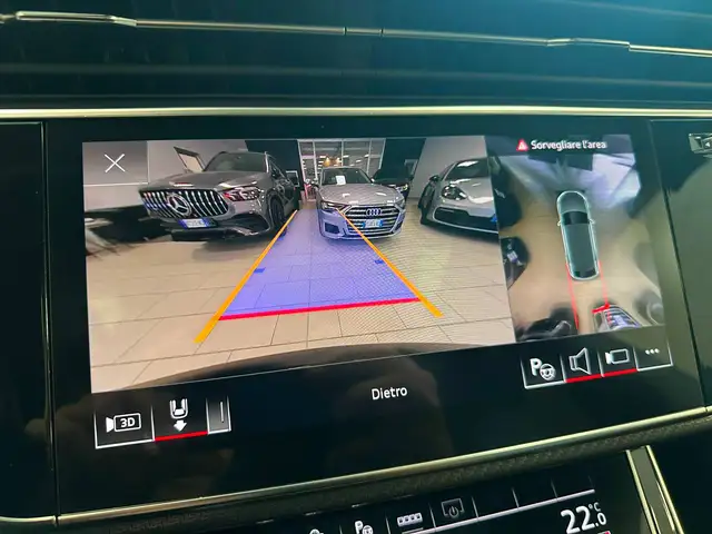 Audi RS Q8 view 11