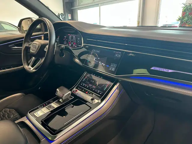 Audi RS Q8 view 9