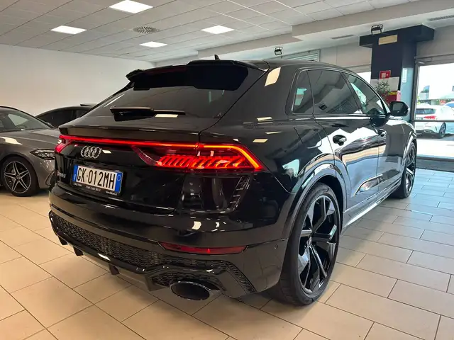 Audi RS Q8 view 4
