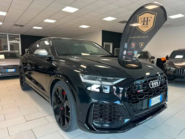 Audi RS Q8 view 3