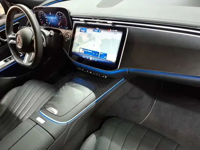 Mercedes-Benz E-Class view 9