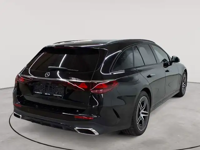 Mercedes-Benz E-Class view 4