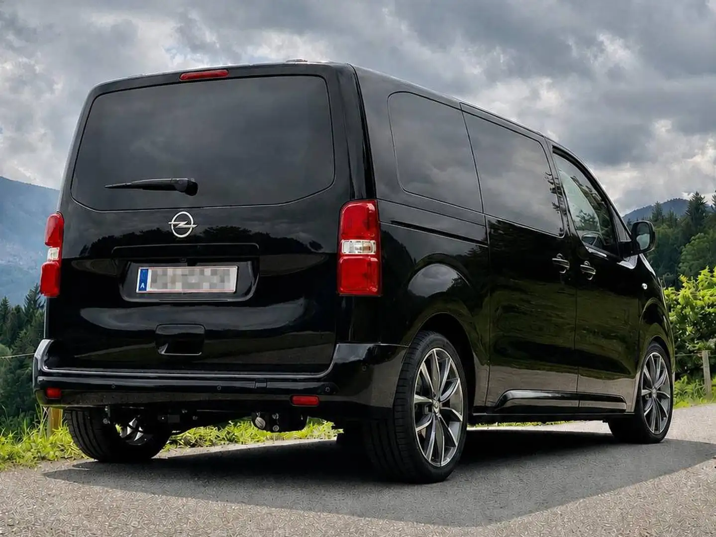 Opel Zafira Life Edition M Schwarz - 2