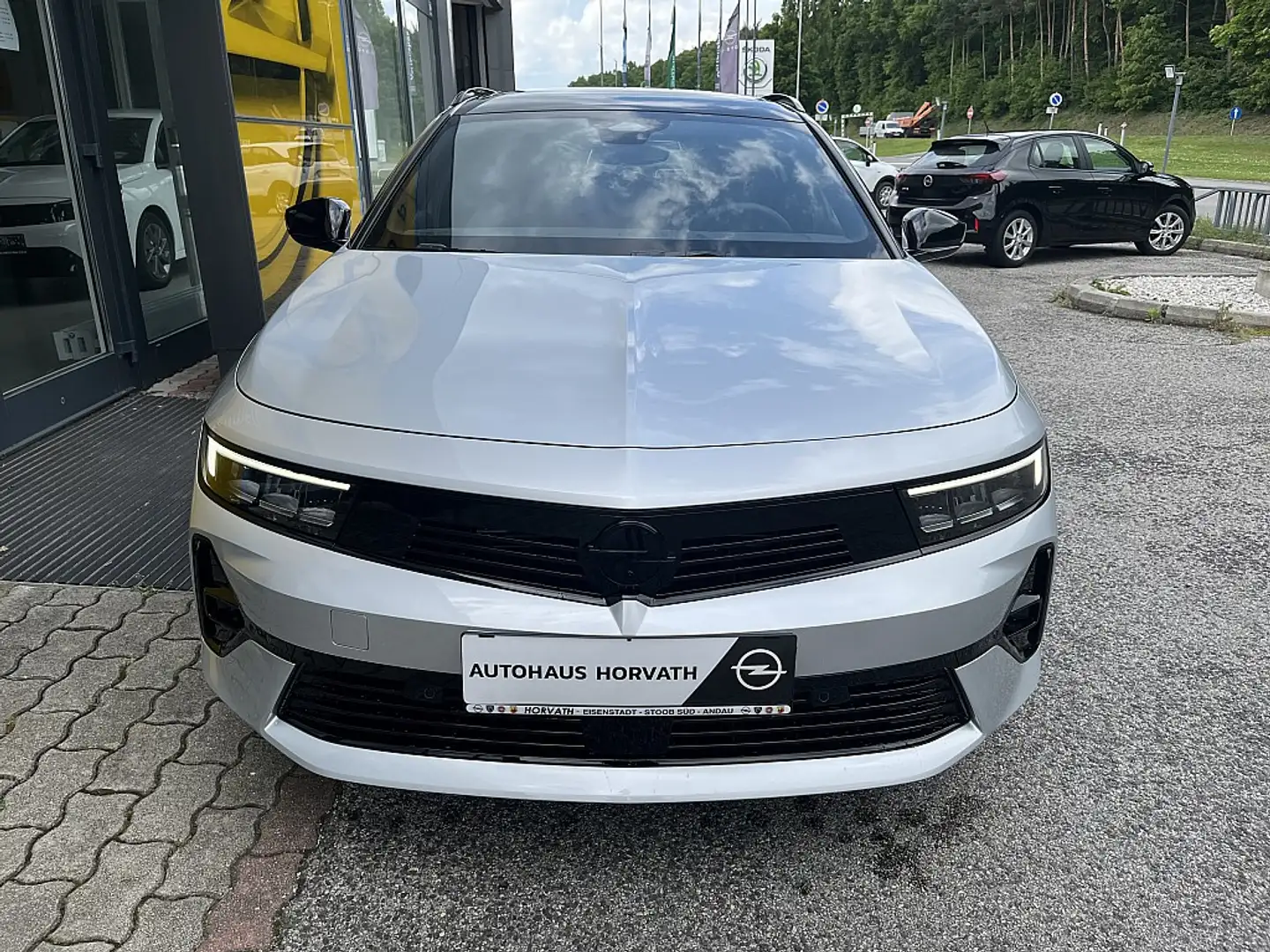 Opel Astra ST 1,2 Turbo GS Aut. Silber - 2