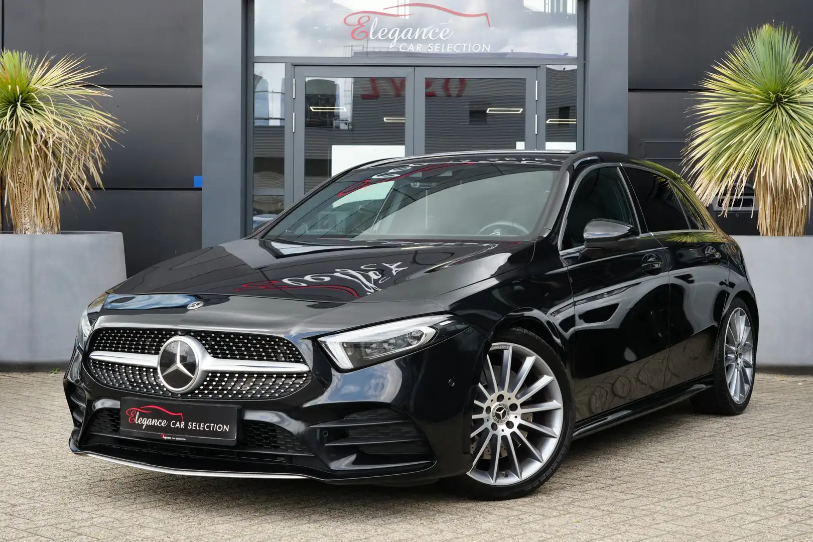 Mercedes-Benz A 250 Premium Plus AMG 225pk Stoelverwarming/Burmester/3 Black - 1