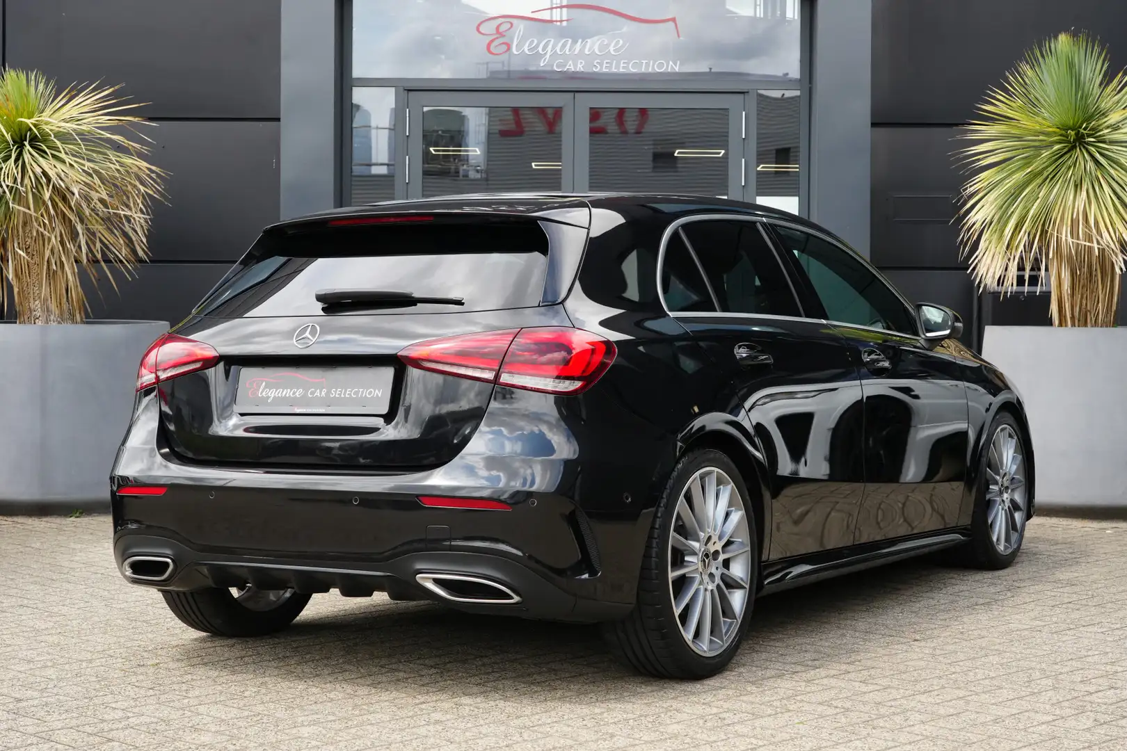 Mercedes-Benz A 250 Premium Plus AMG 225pk Stoelverwarming/Burmester/3 Black - 2