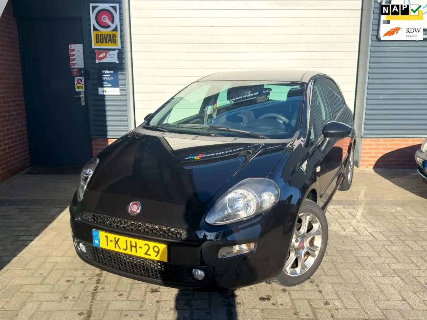 Fiat Punto Evo 1.3 M-Jet Lounge Zwart - 1