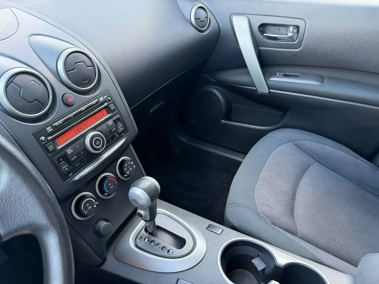 Nissan Rogue photo Nissan Rogue