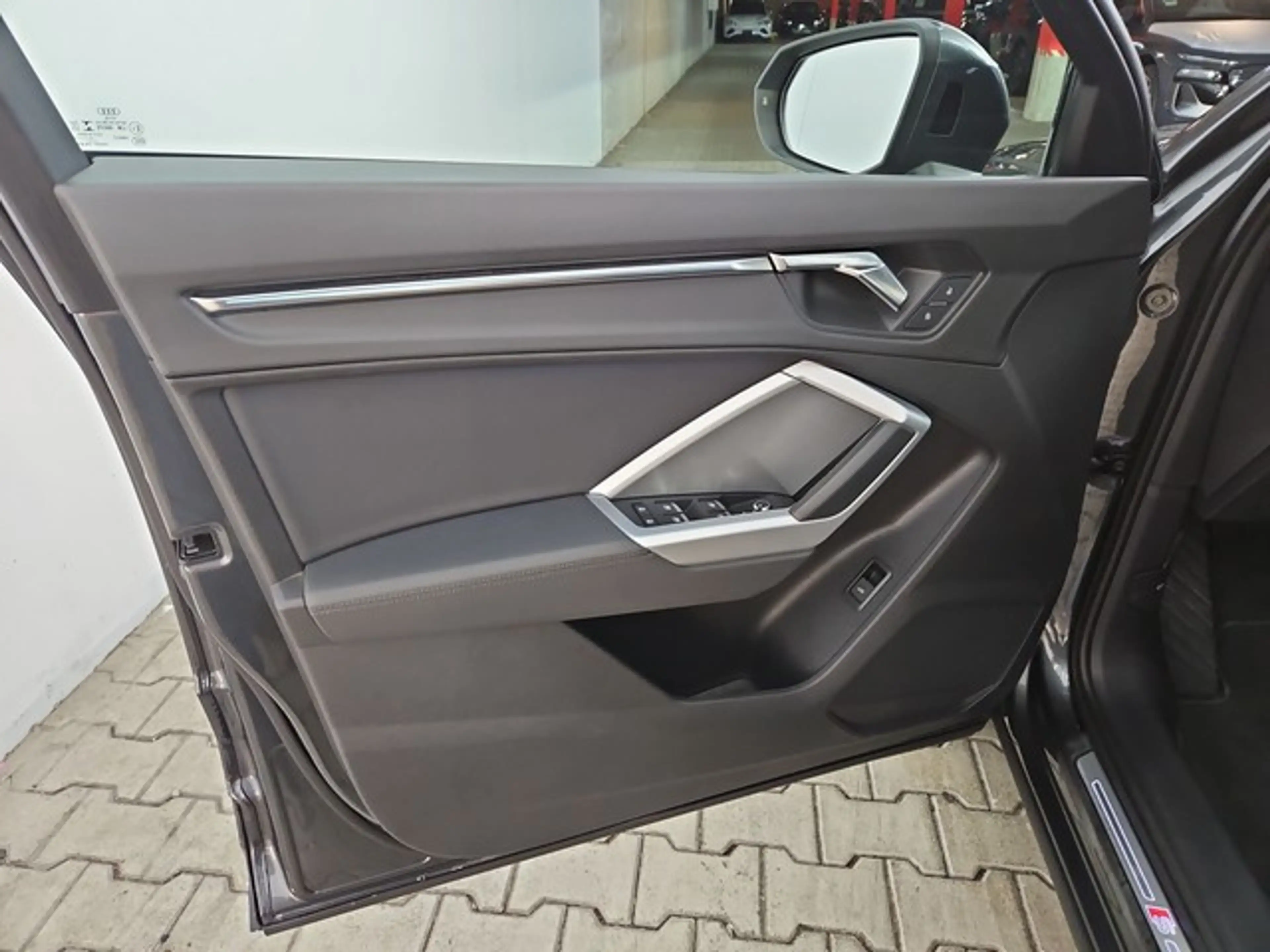 Audi Q3 Sportback S line LED KAMERA SCHIEBEDACH NAVI SI... — photo 5