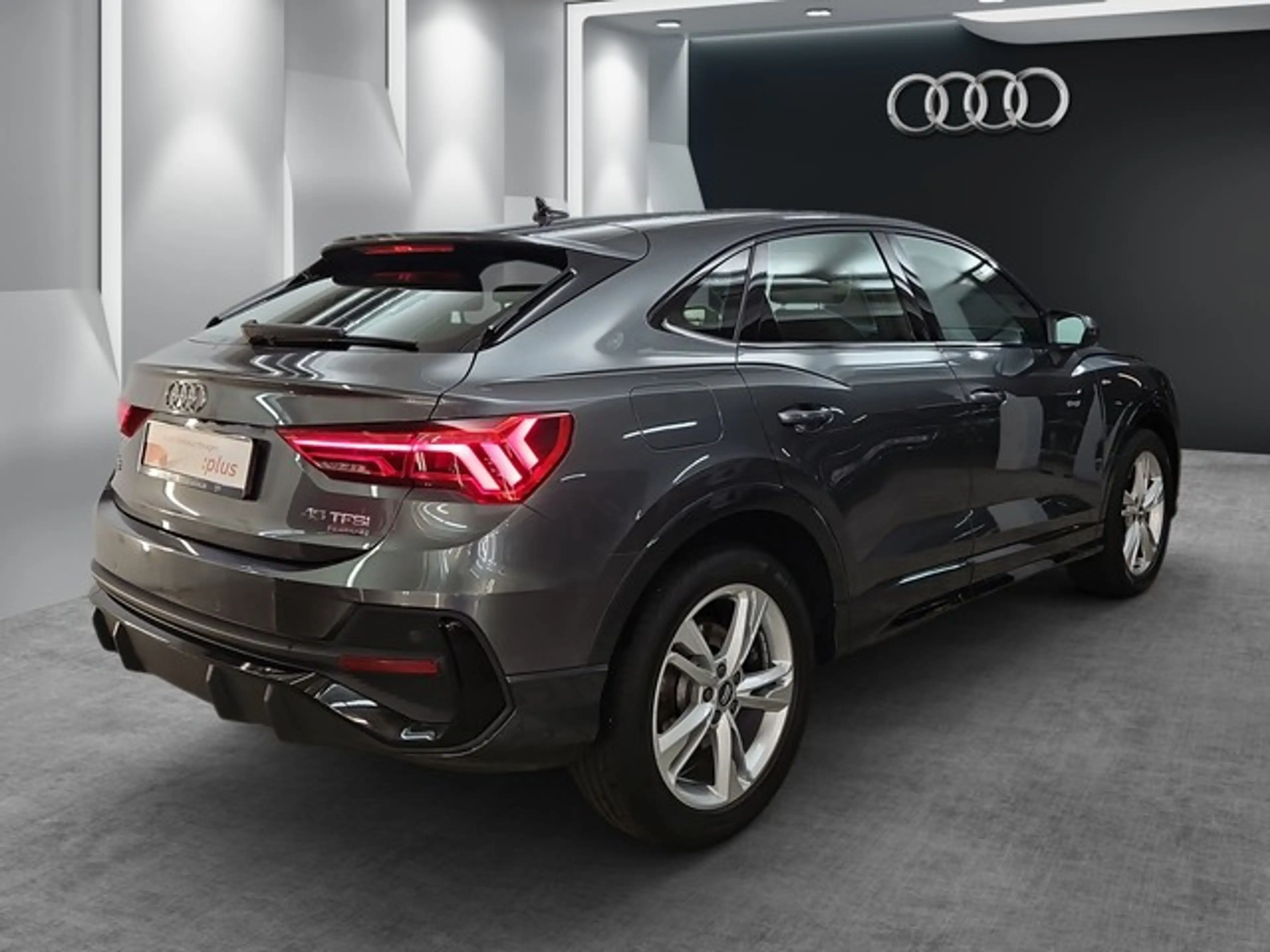 Audi Q3 Sportback S line LED KAMERA SCHIEBEDACH NAVI SI... — photo 13