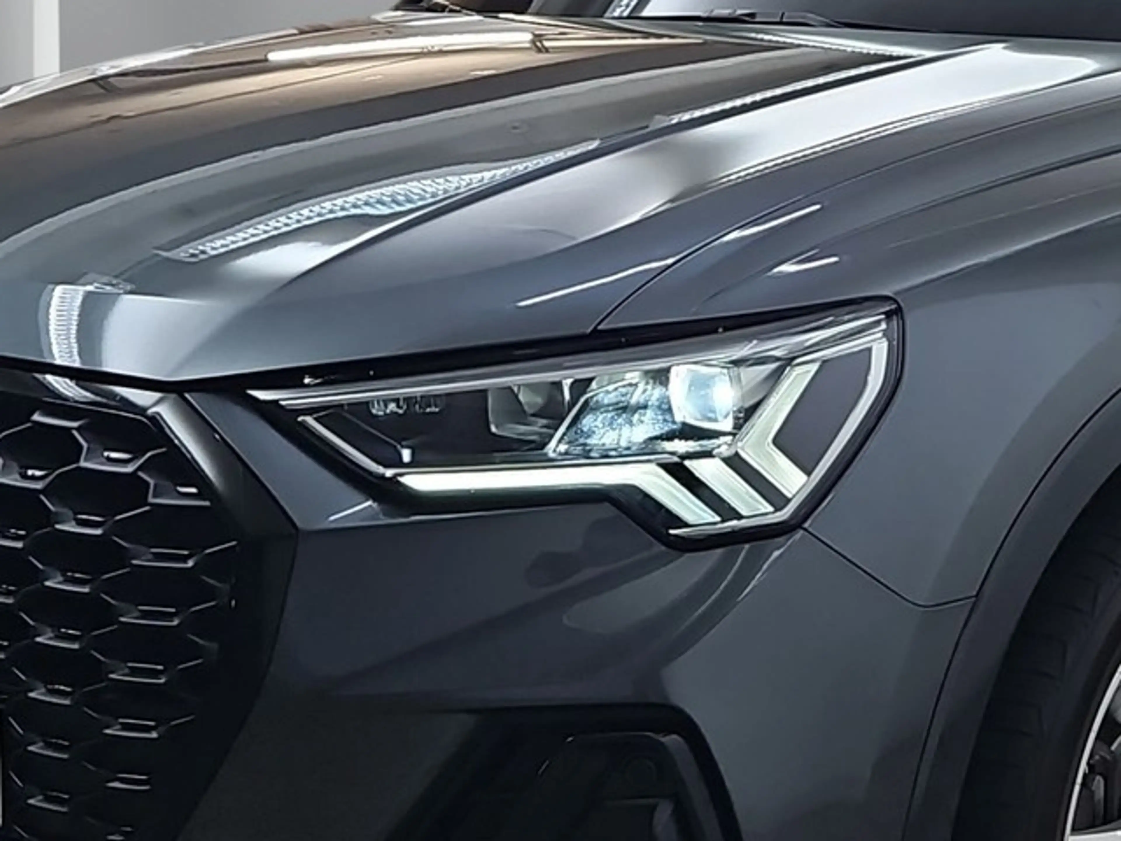 Audi Q3 Sportback S line LED KAMERA SCHIEBEDACH NAVI SI... — photo 2
