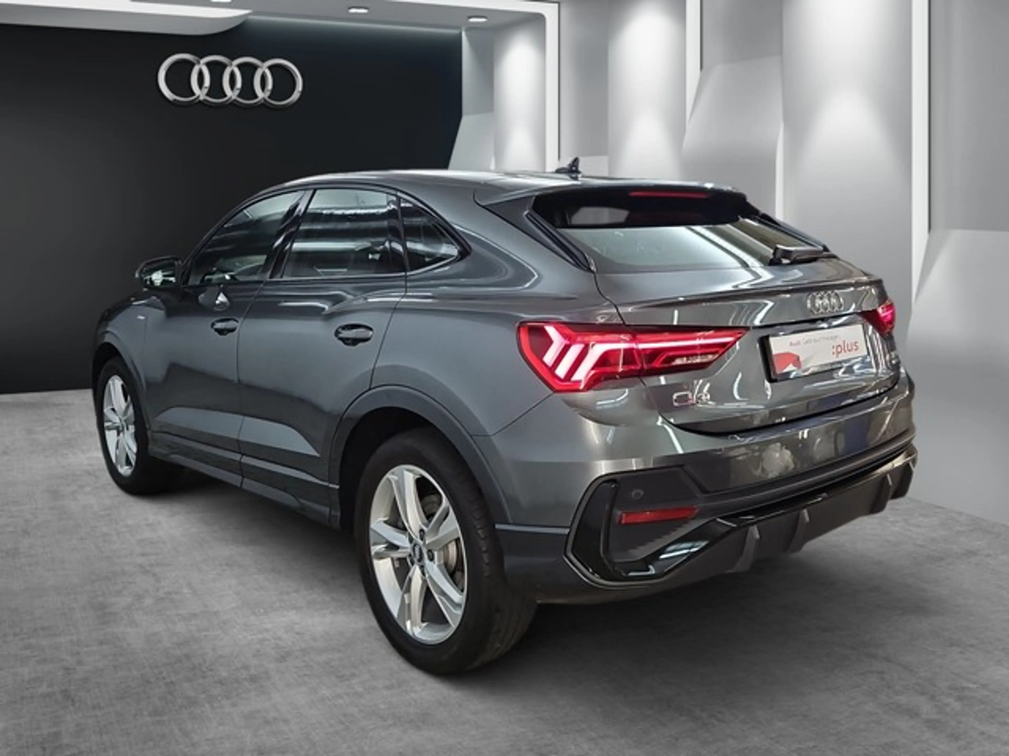 Audi Q3 Sportback S line LED KAMERA SCHIEBEDACH NAVI SI... — photo 9