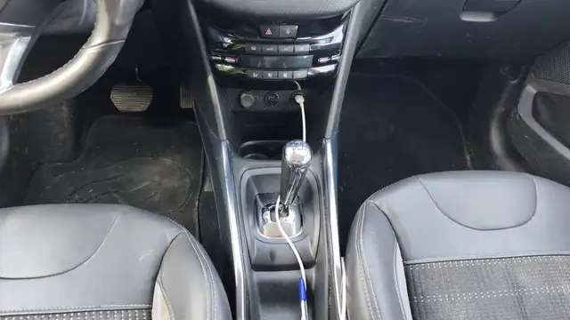Peugeot 2008 view 13