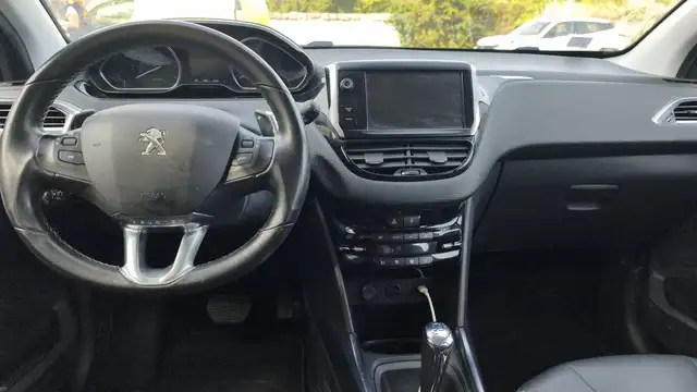 Peugeot 2008 view 11