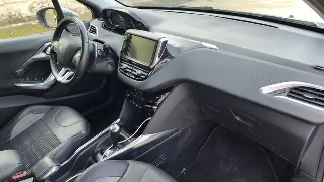 Peugeot 2008 view 10