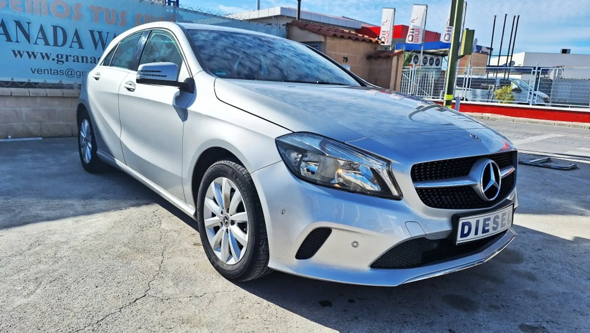 Mercedes-Benz A 180 180d Plateado - 1