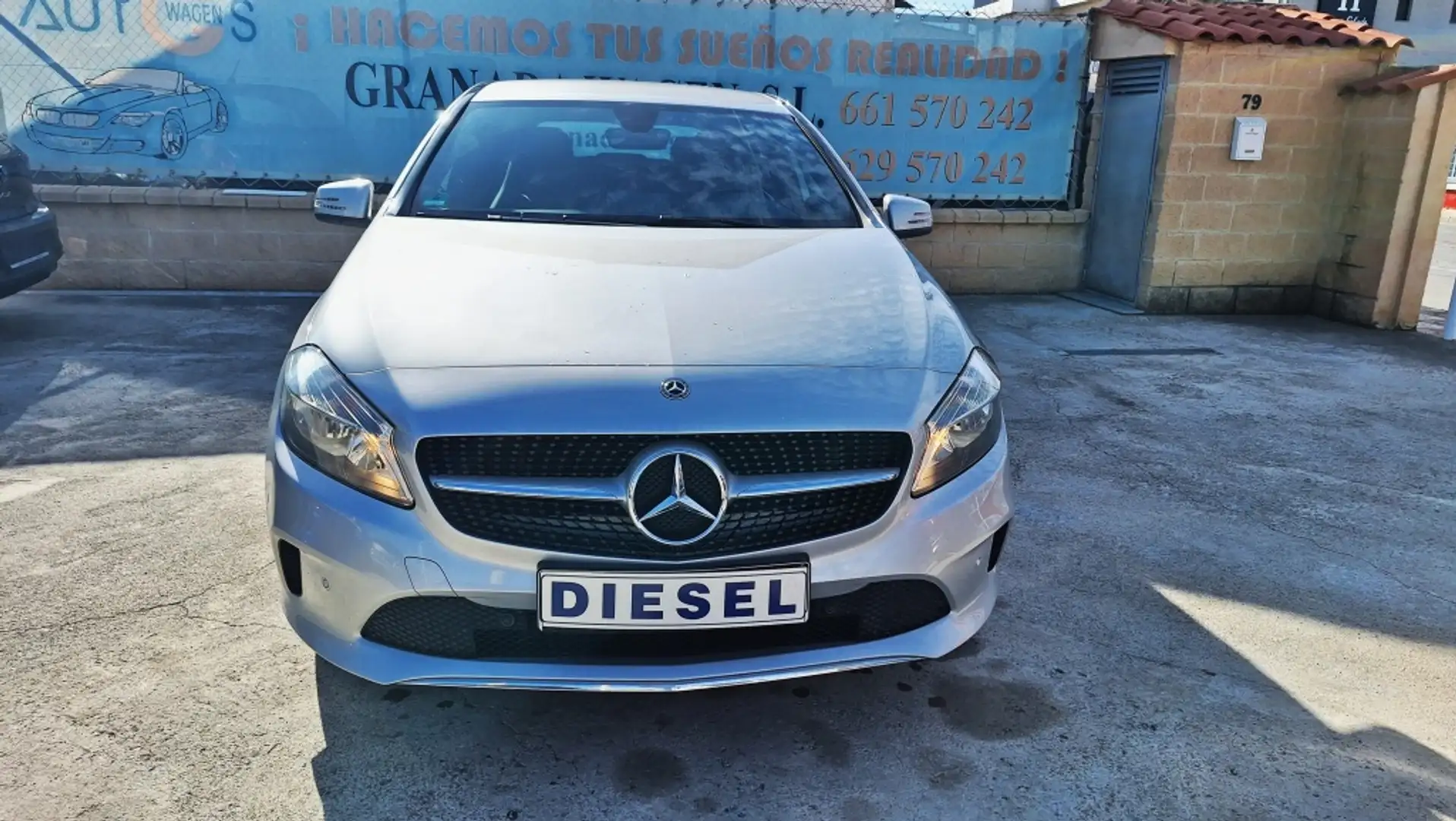 Mercedes-Benz A 180 180d Plateado - 2