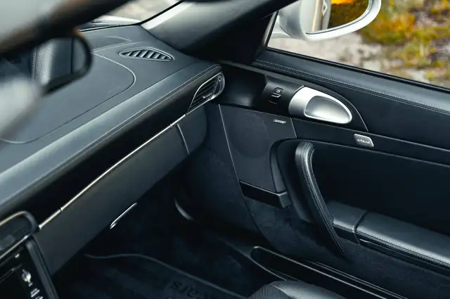 Porsche 911 view 11