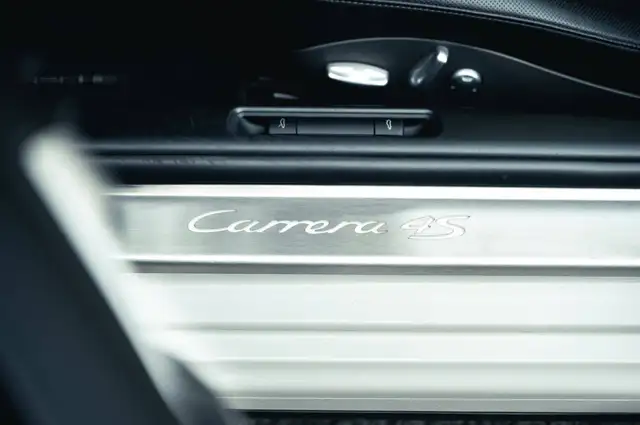 Porsche 911 view 15