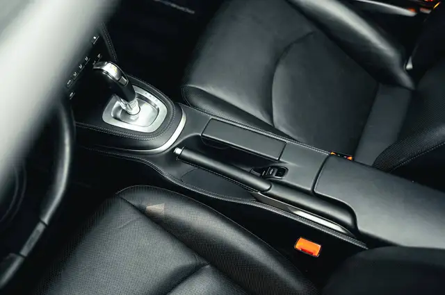 Porsche 911 view 13