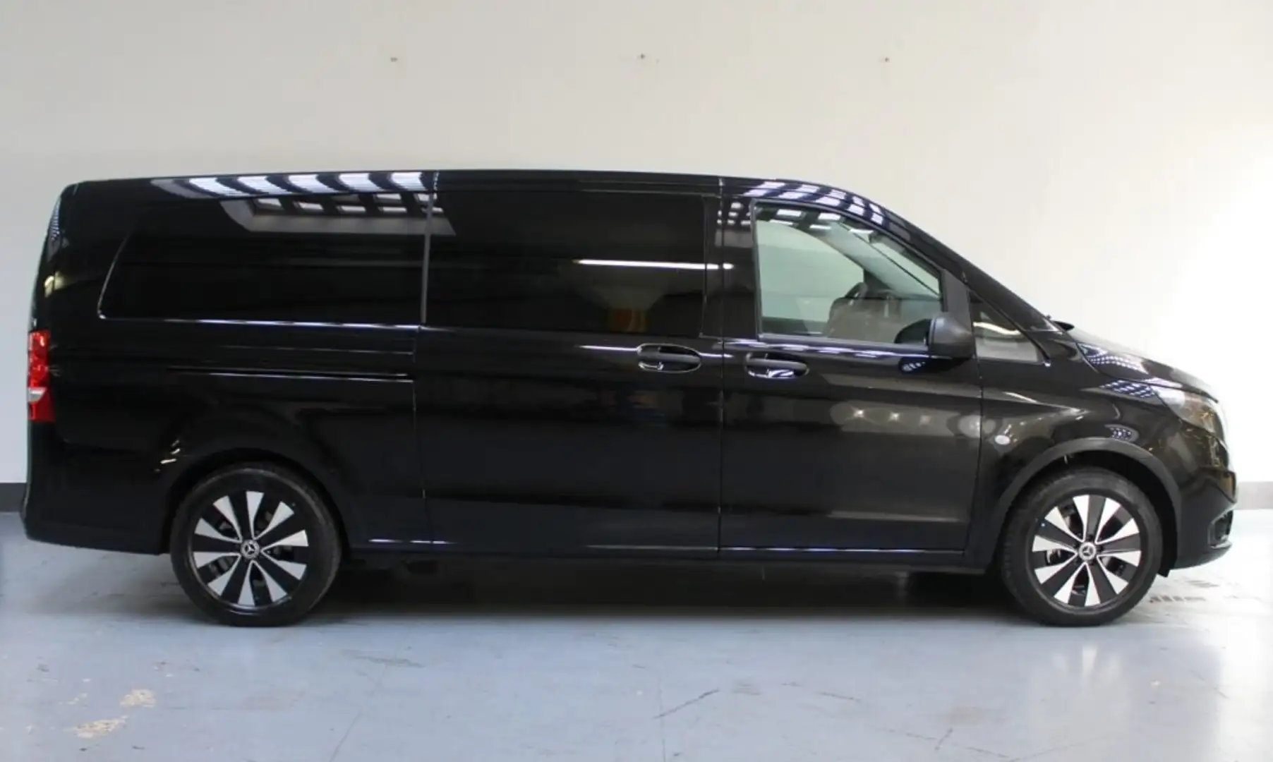 Mercedes-Benz Vito XL Tourer Select 4matic Noir - 2