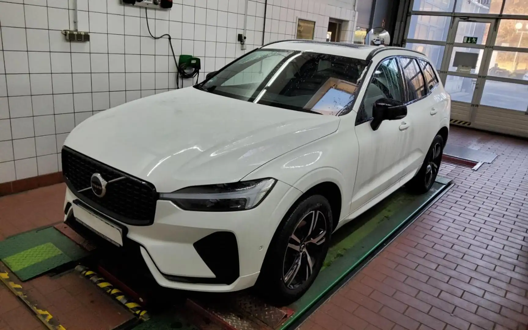 Volvo XC60 B4  R-DESIGN HKSOUND+360°+MEMORY+PANO+MET+ Weiß - 2