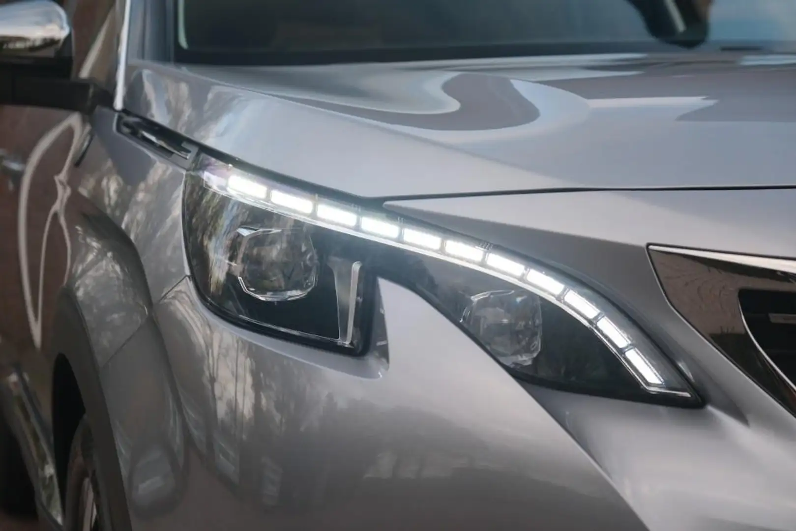 Peugeot 3008 1.2 PureTech 130pk Crossway | Navi | App Connect | Gris - 2