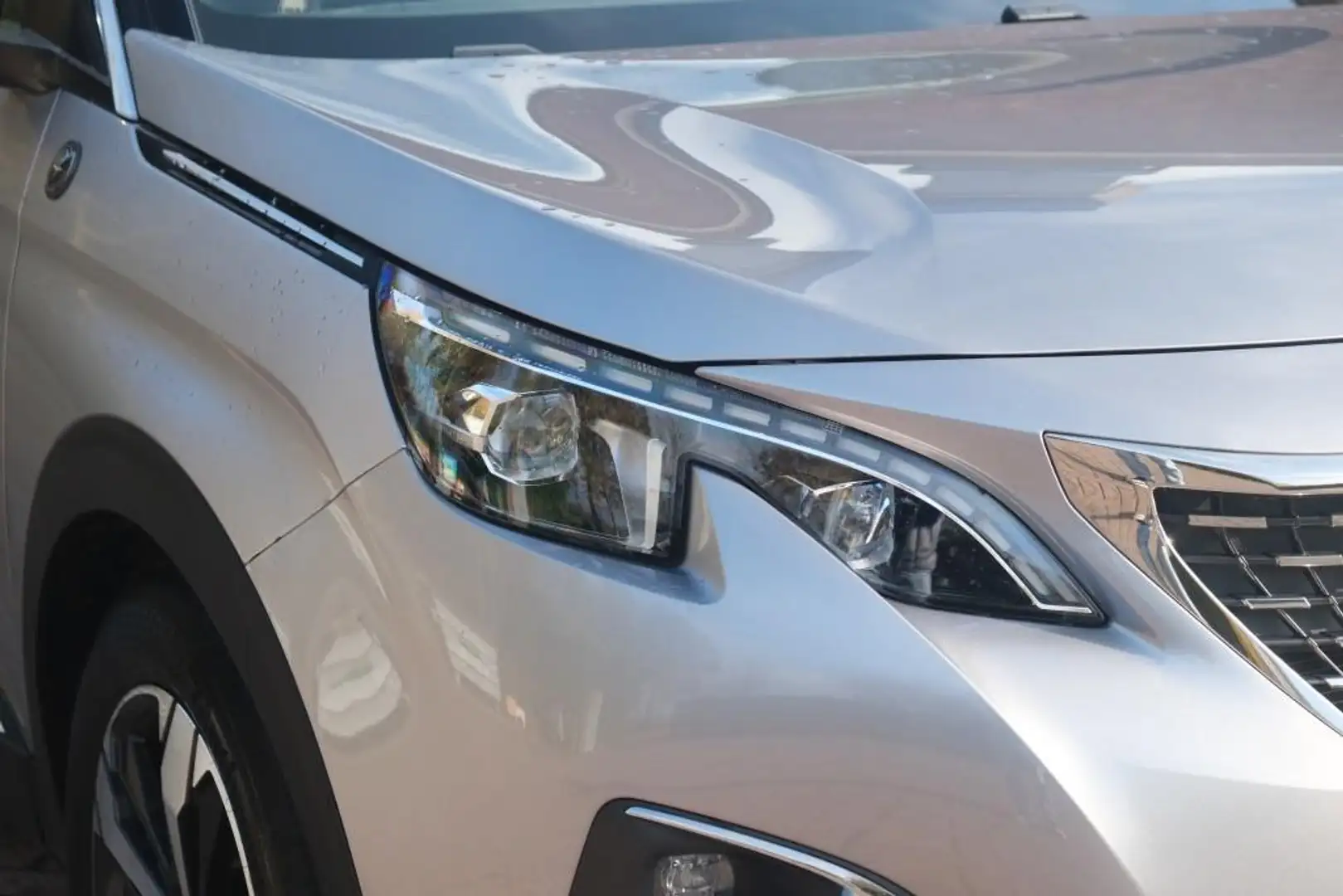 Peugeot 3008 1.2 PureTech 130pk Crossway | Navi | App Connect | Grijs - 2