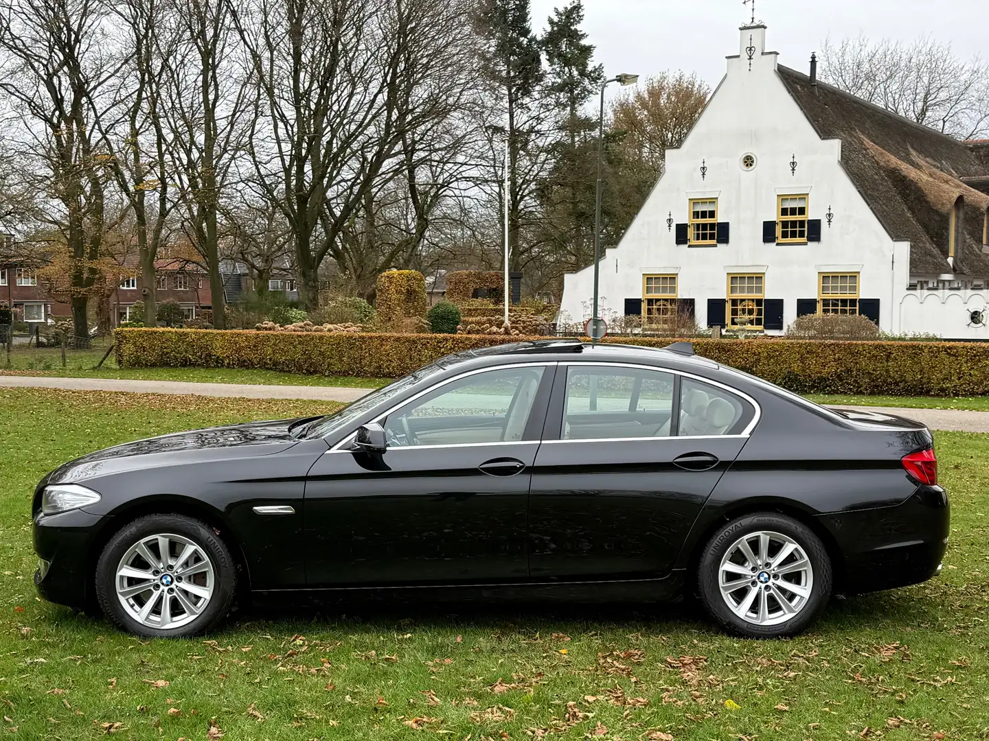 BMW 528 Ex diplomaat 1e eigen volledig dealer onderhouden Zwart - 2