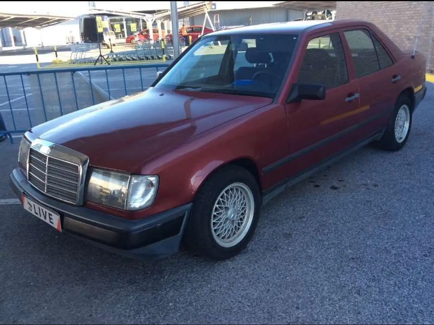Mercedes-Benz E 200 Limousine Червоний - 1