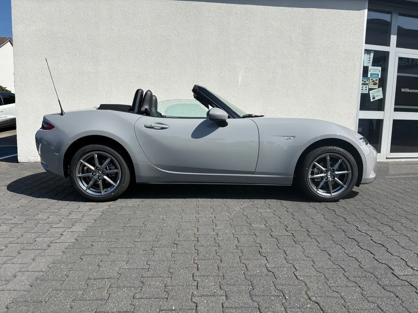 Mazda MX-5 2ST SKYACTIV-G 132 Exclusive-line Grau - 2