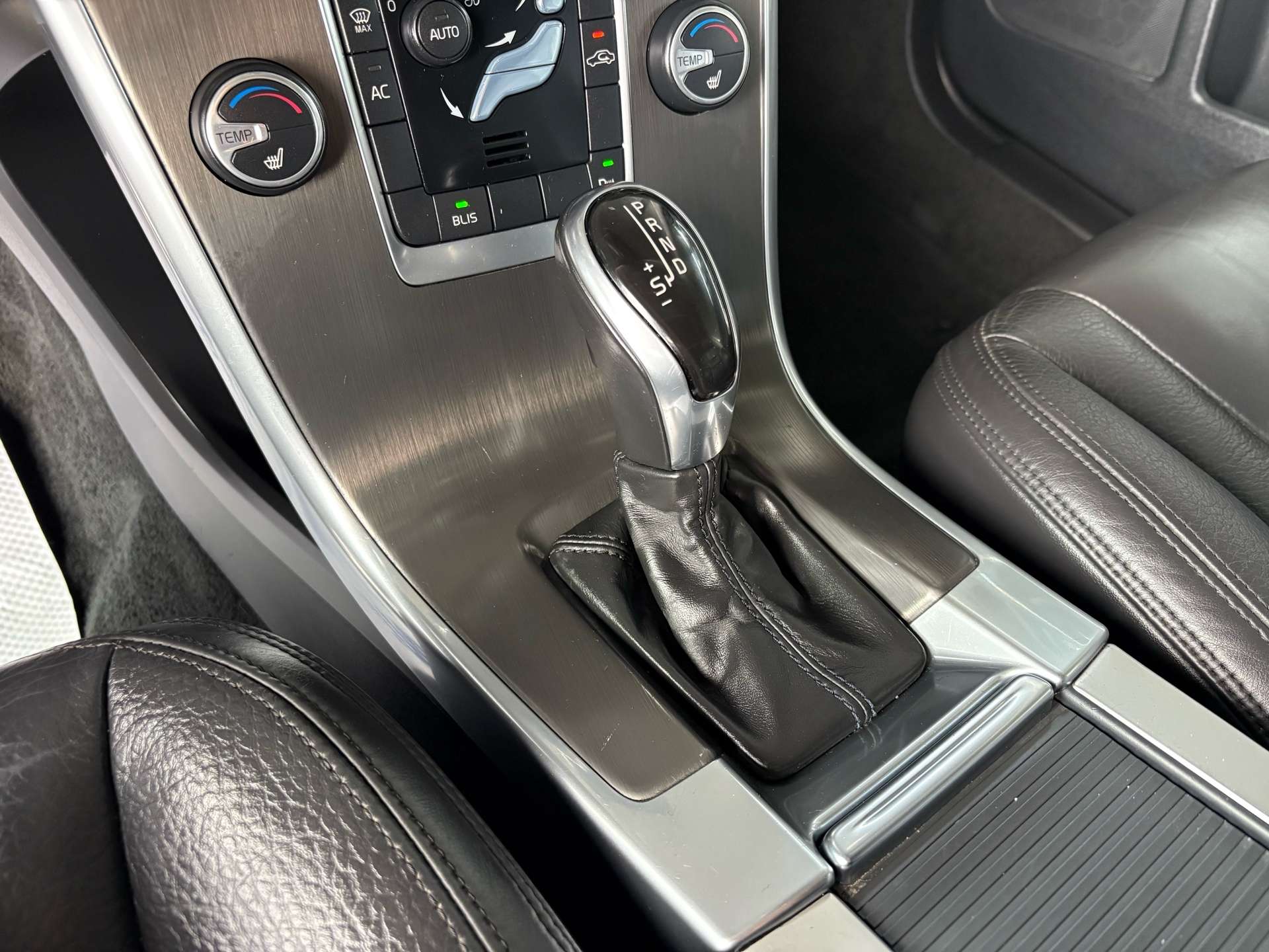 2014 Volvo XC60 AWD 3.2 I ACCIDENT FREE I CERTIFIED thumb 28