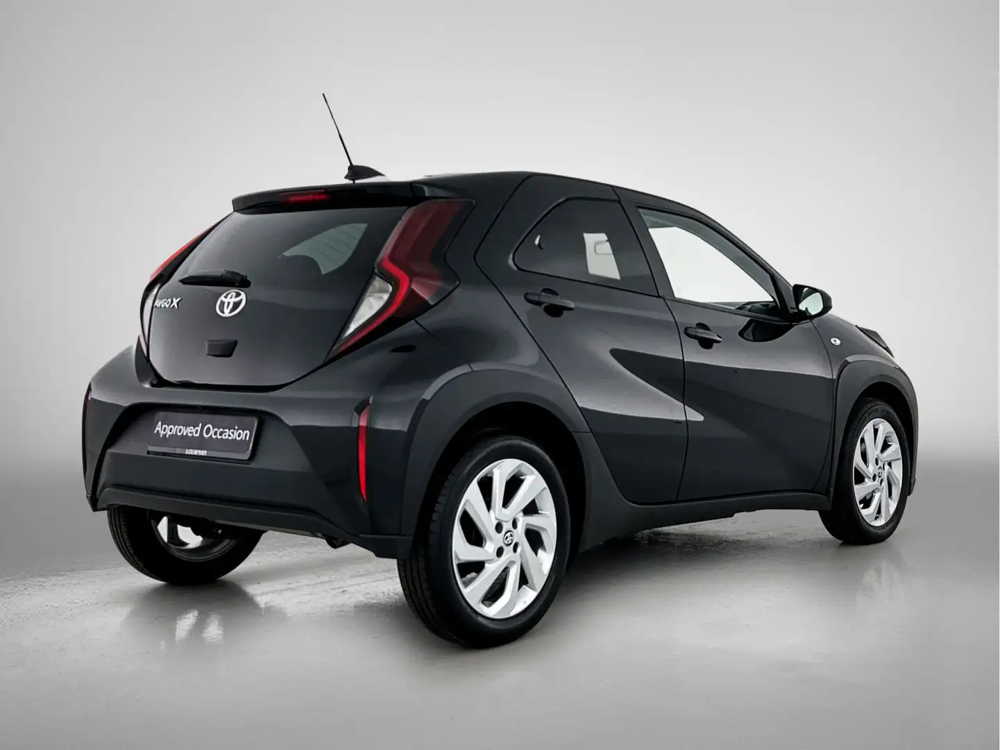 Toyota Aygo X 1.0 VVT-i MT first | 1e Eigenaar | Dealer onderhou Zwart - 2