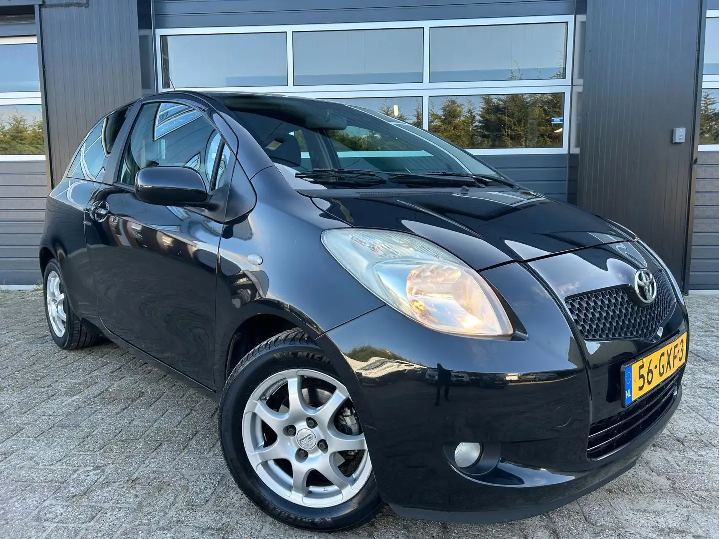 Toyota Yaris 1.3 VVTi Sol|Nette Auto!| Zwart - 2