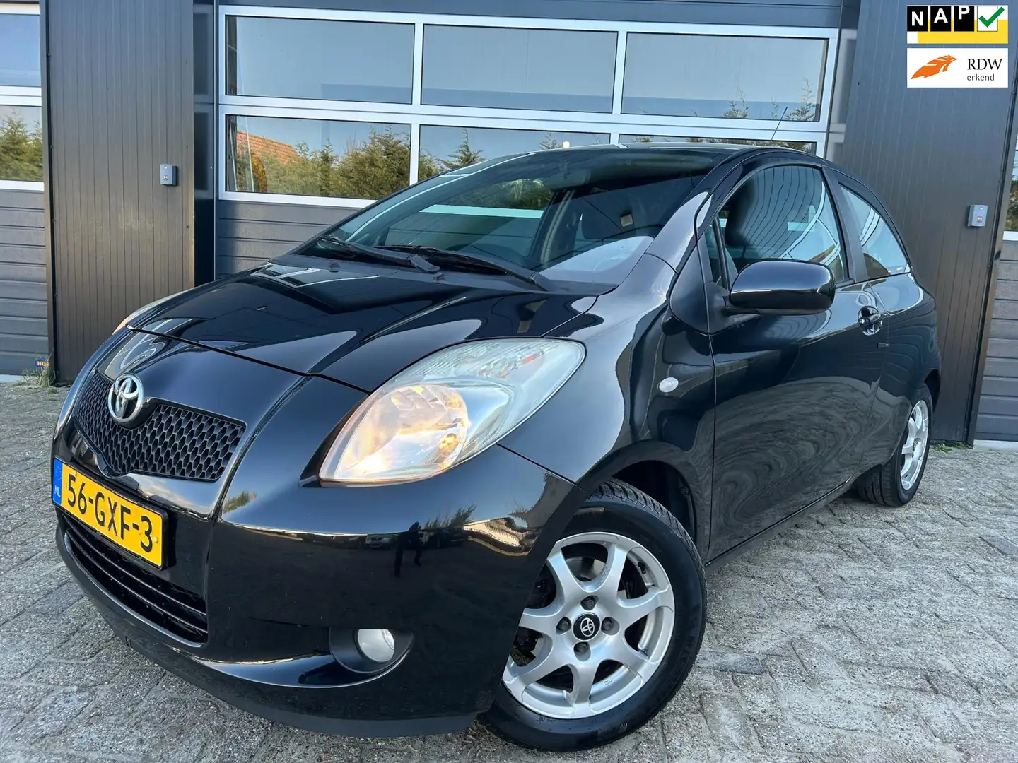 Toyota Yaris 1.3 VVTi Sol|Nette Auto!| Zwart - 1