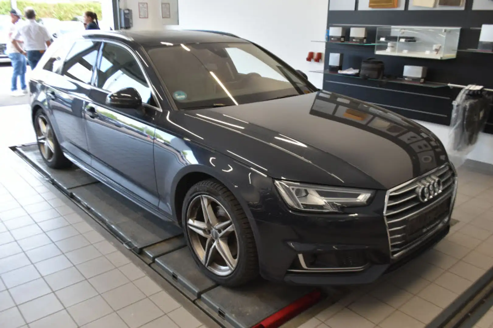 Audi A4 Avant 2.0 TFSI qu S line LED PANO LEDER VIRTUAL... Blau - 2