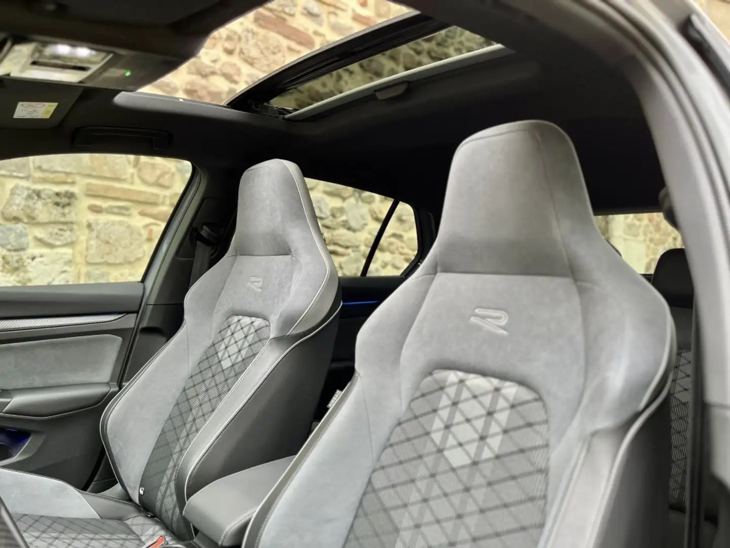 Volkswagen Golf 1.5 eTSI R-Line DSG 110kW Gris - 2