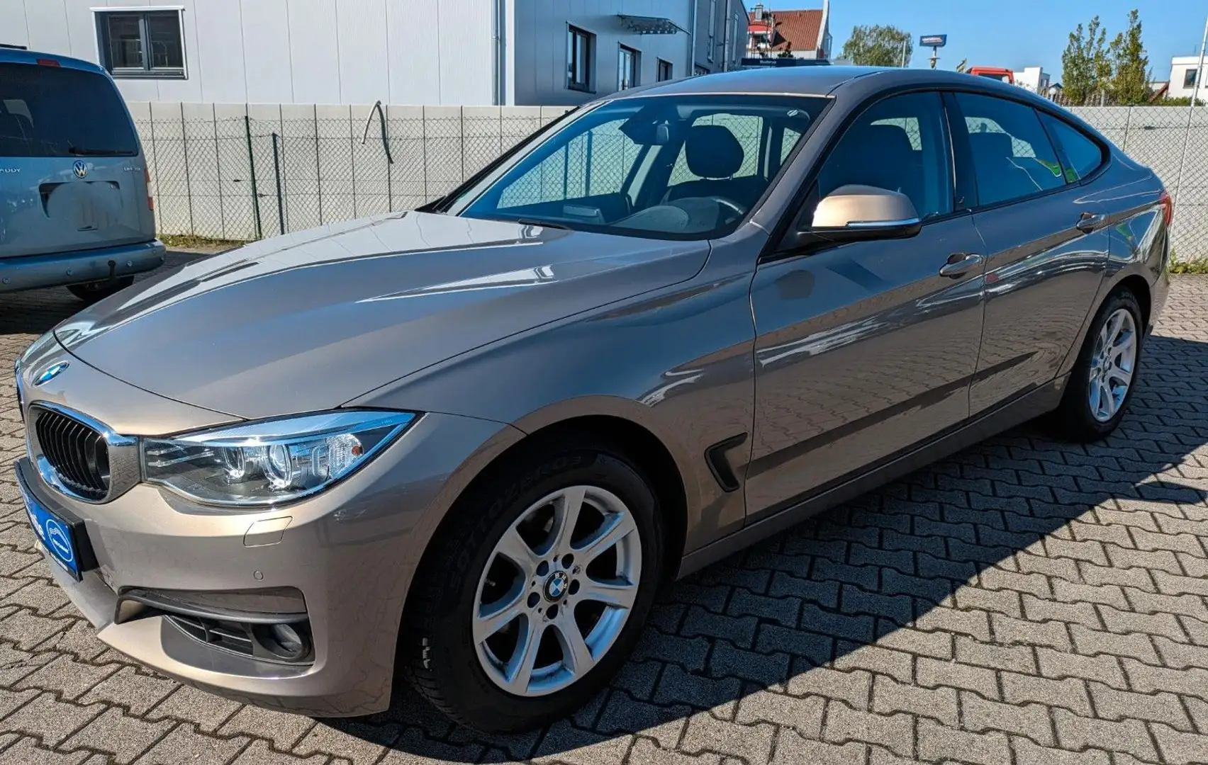 BMW 320 Béžová - 2