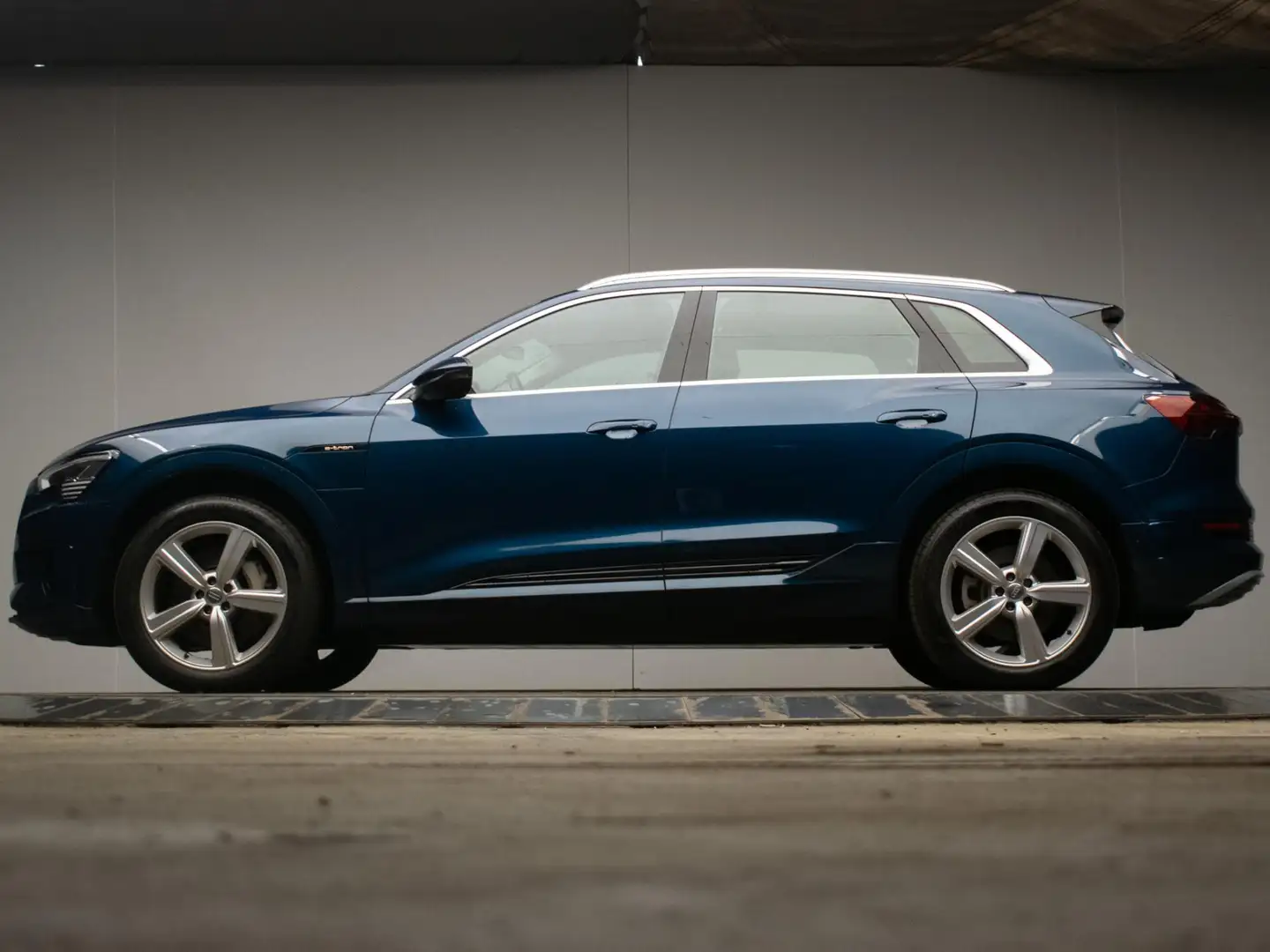 Audi e-tron E-tron 50 quattro Launch edition 71 kWh Sport (APP Blu/Azzurro - 1