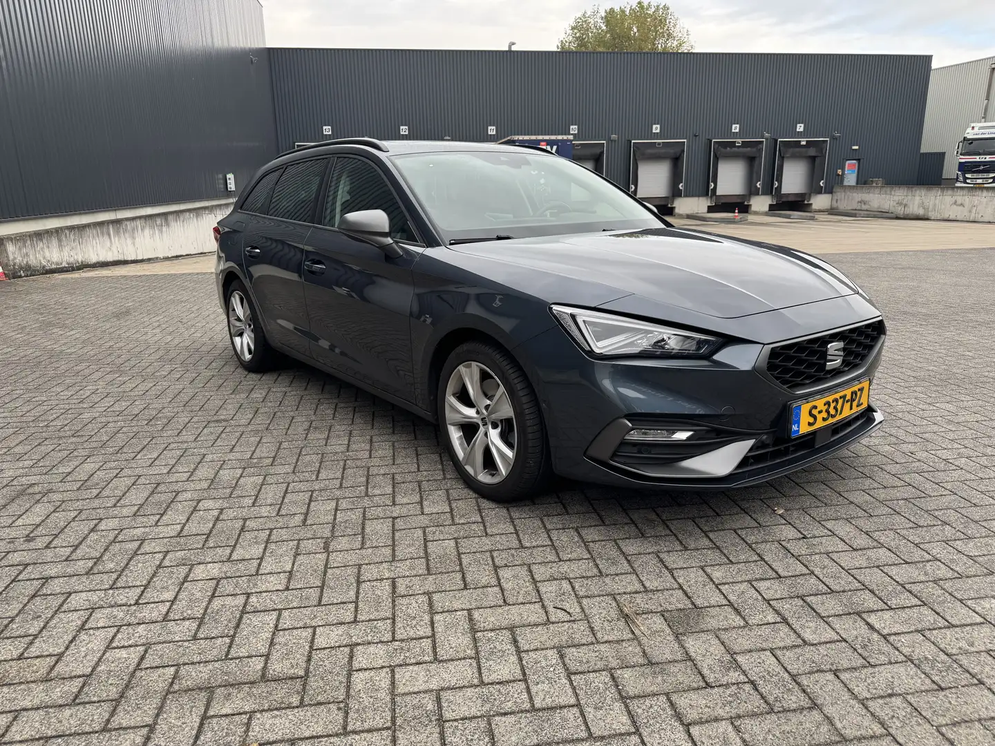 SEAT Leon 2.0 TDI FR Launch Edition.  prijs is incl BTW!! Grijs - 2