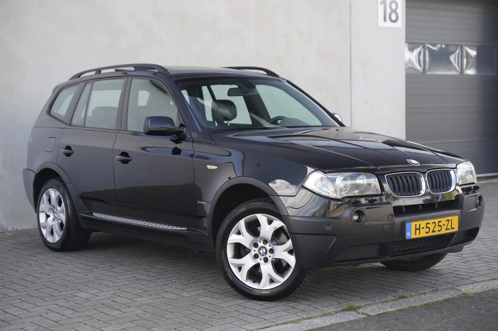 BMW X3 3.0d 6 cil, Automaat, Leder, Trekhaak, Panorama, N Schwarz - 2