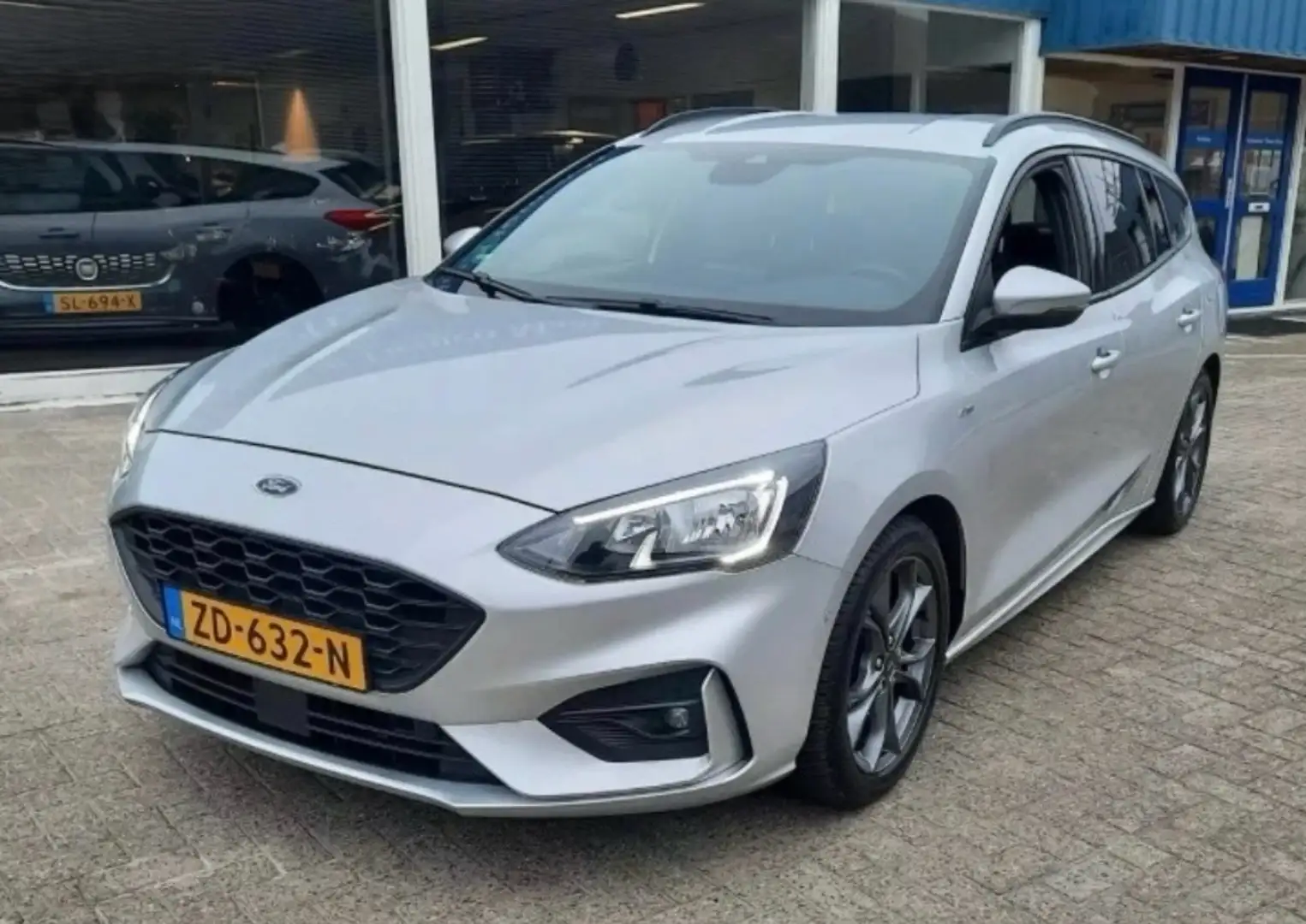 Ford Focus 1.0 Ecoboost ST Line Business Grijs - 1
