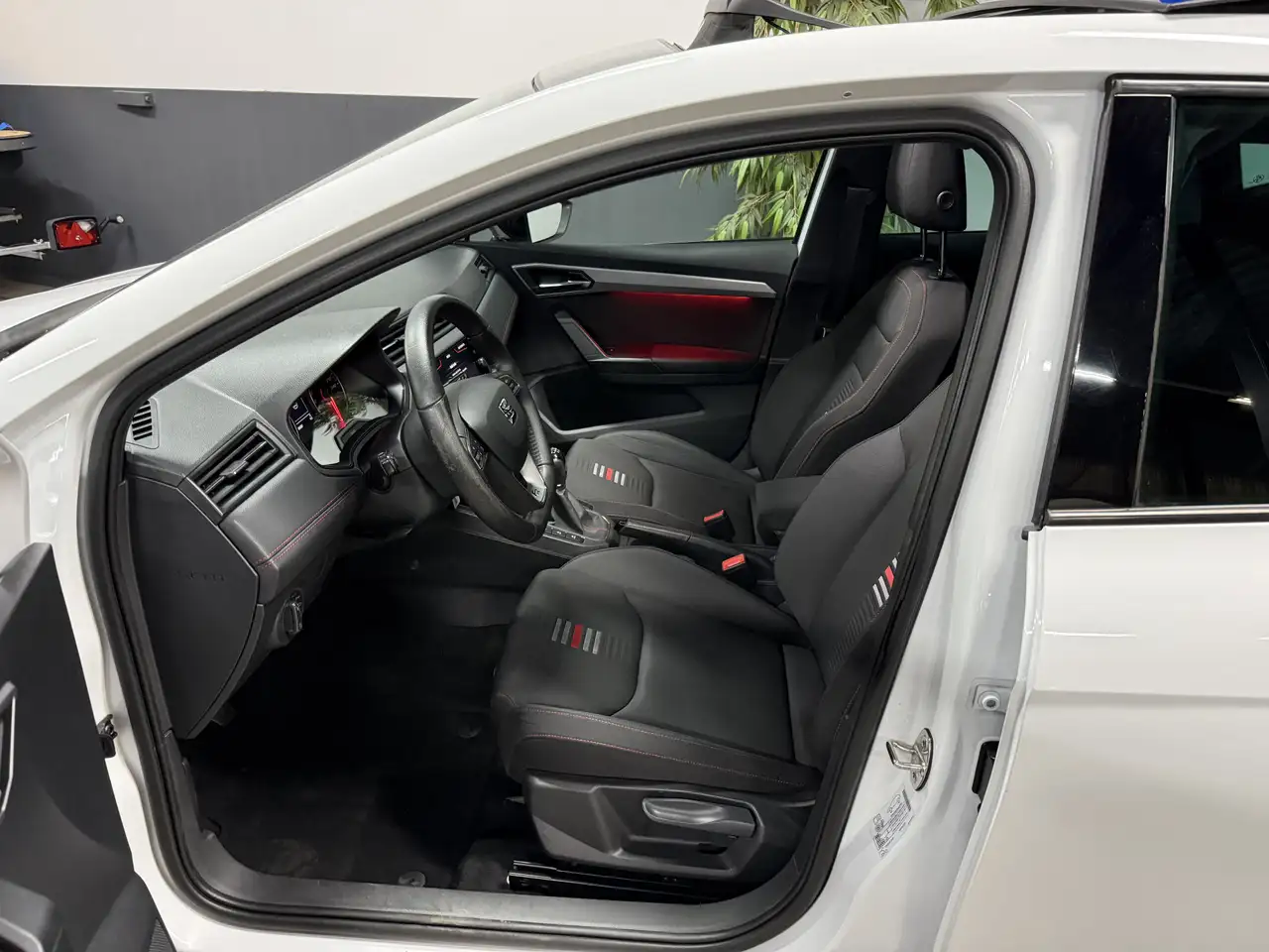 SEAT Ibiza 1.0 TSI FR Business Intense // Panodak, миниатюра 10